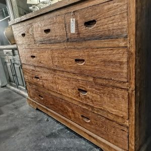 Còmoda alta