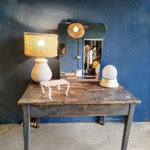 Mesa rustica gris.